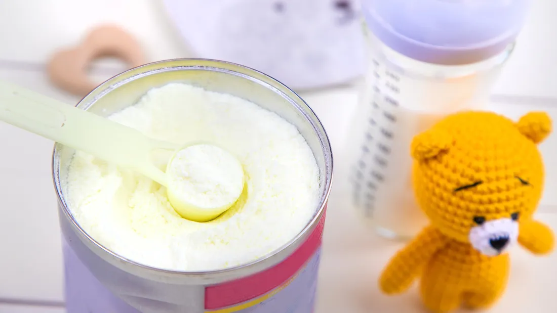 Laits infantiles : l’association Foodwatch porte plainte auprès de 8 familles 