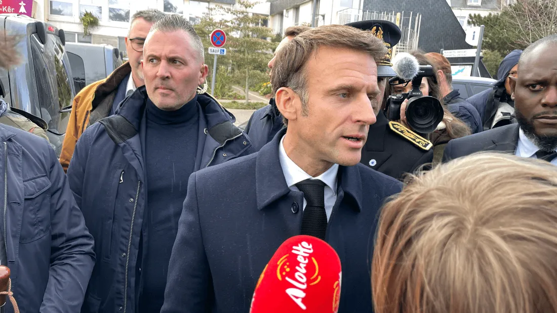 Emmanuel Macron en Bretagne en novembre 2023 après le passage de la tempête Ciaran.