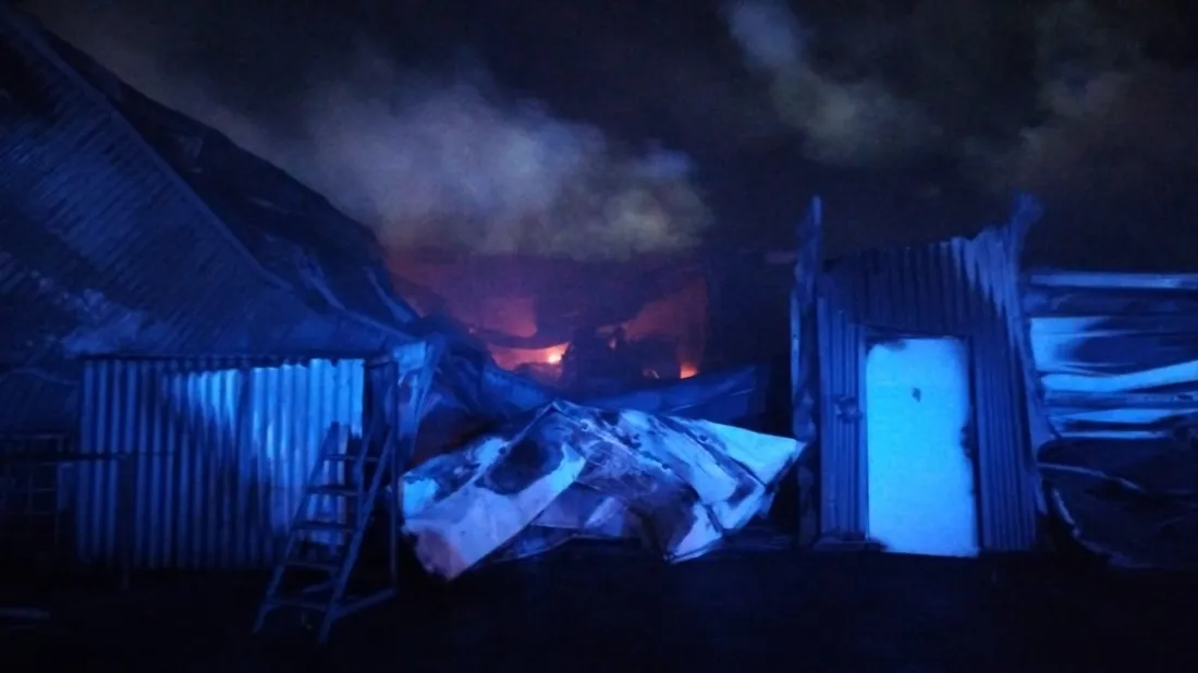 1000 m2 de bâtiment ont été incendiés 