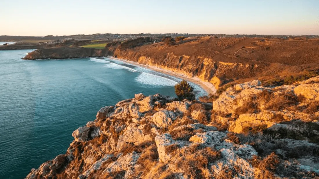 La Presqu’île de Crozon, en Bretagne, fait partie des destinations tendances de l'été 2026.
