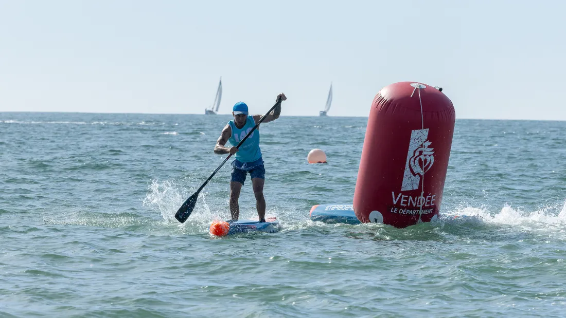 Jean-Pierre Francheteau sur son paddle