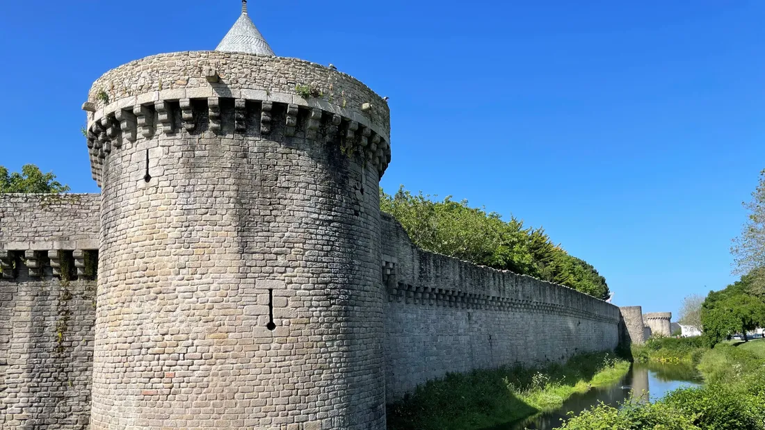 La cité médiévale est l'une des cités touristiques de la côte atlantique