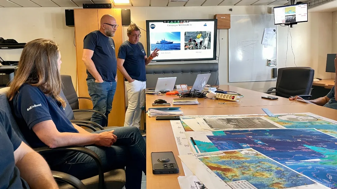 Les scientifiques, en grande majorité du CNRS, à bord du bateau.