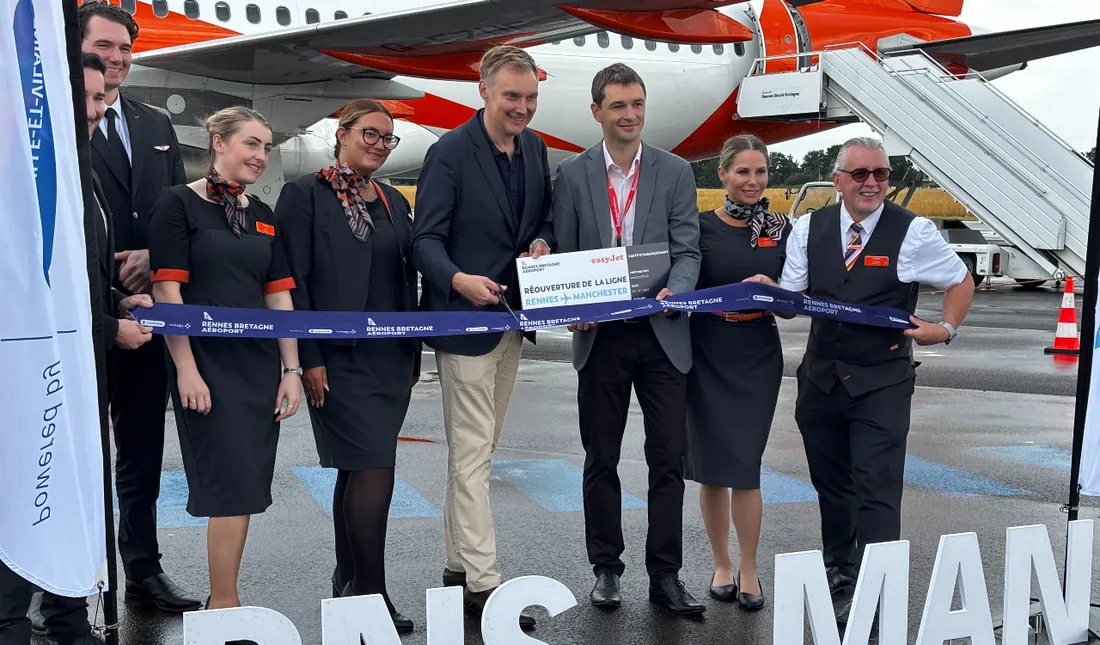 Au centre, Reginald Otten, directeur général adjoint d'EasyJet France et Yannick Bouiller.