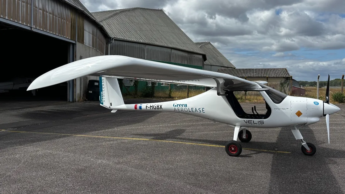 Deux Pipistrel Vélis Eletrko 100% électriques certifiés se sont posés à l’aéroport de Rennes.