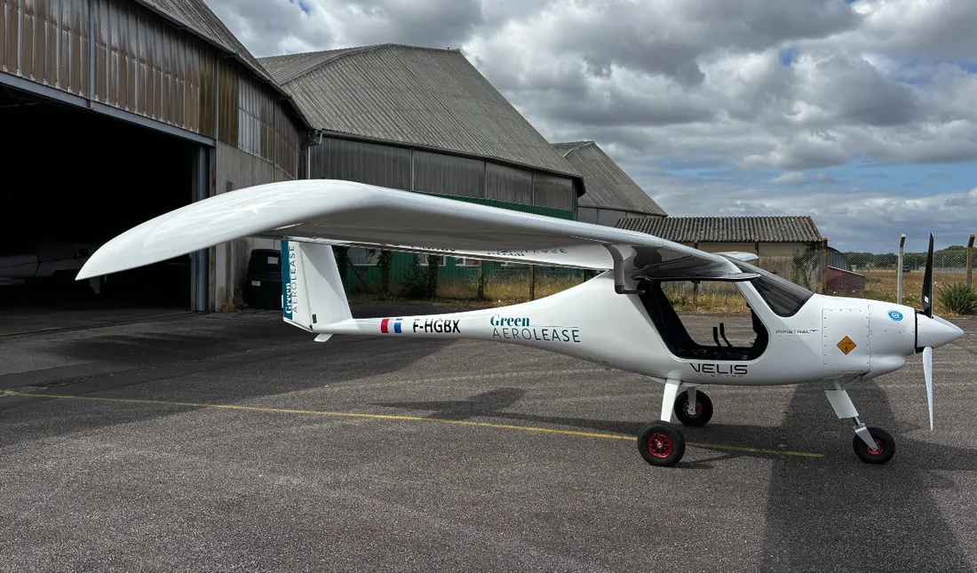 Deux Pipistrel Vélis Eletrko 100% électriques certifiés se sont posés à l’aéroport de Rennes.