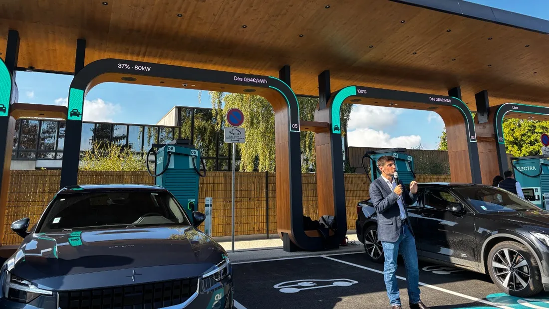 Julien Belliato co-fondateur d’Électra, en pleine démonstration. 