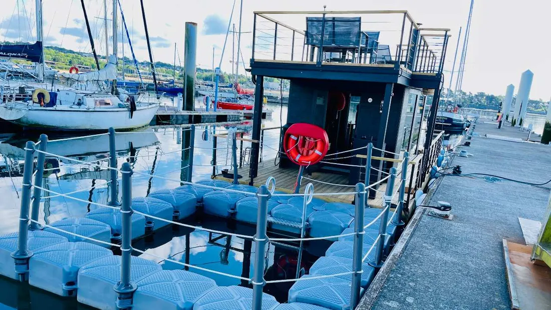 Il faut compter 25€ la séance pour profiter du premier spa flottant de France. 