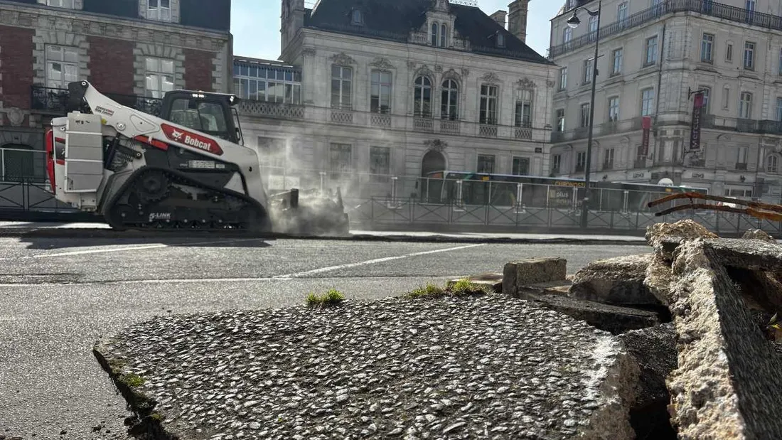 La démolition du parking Vilaine vient tout juste de débuter à Rennes. 