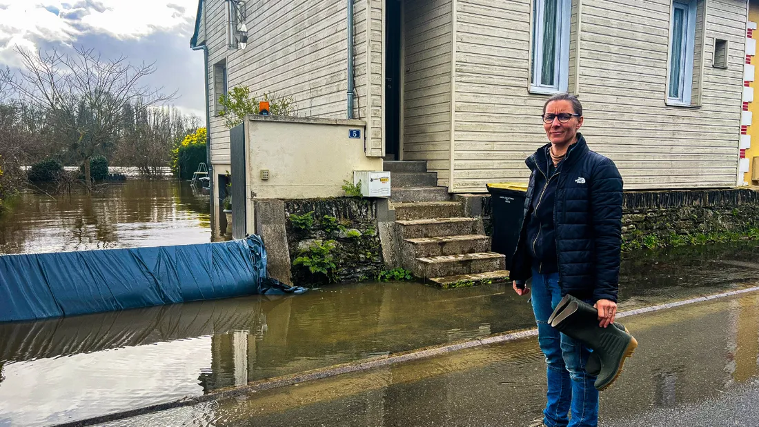 Claire Bouget devant sa maison aux Ponts-de-Cé
