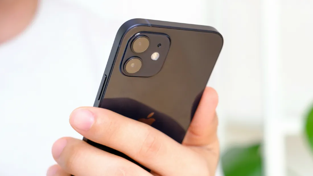 Des iPhones avec l’ancien Twitter vendus à plus de 20 000 euros