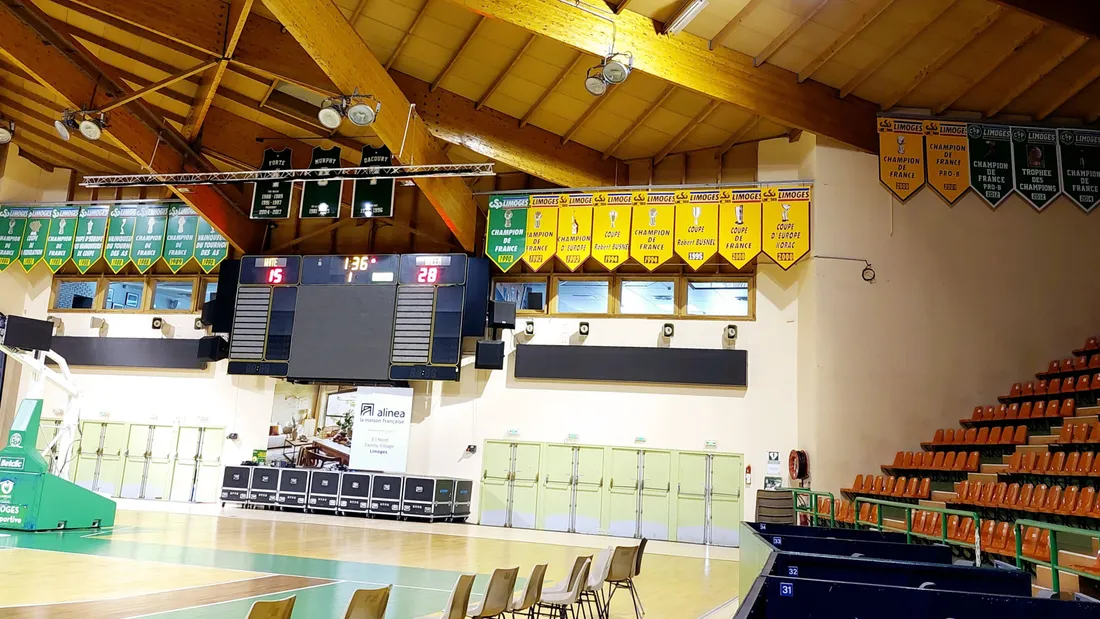 Les titres du Limoges CSP affichés dans le Palais des Sports de Beaublanc