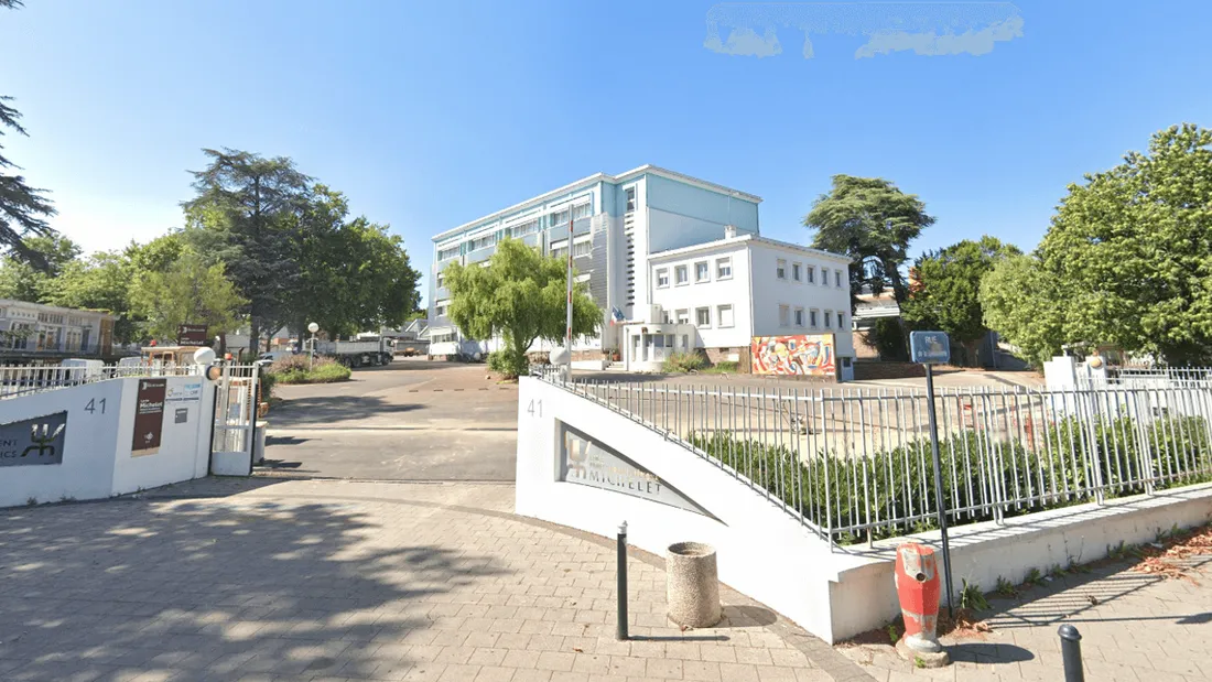 Un lycéen donne un coup de parpaing au visage d'u camarade à nantes