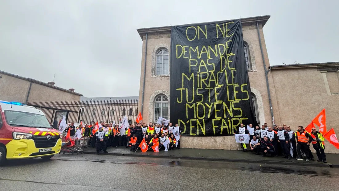 Manifestation des pompiers de Vendée à La Roche-sur-Yon ce lundi 12 octobre 2026