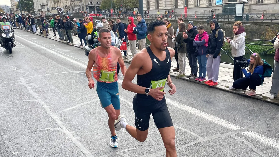 Duncan Perrillat au 13ème kilomètre le long de la Vilaine, au marathon de Rennes
