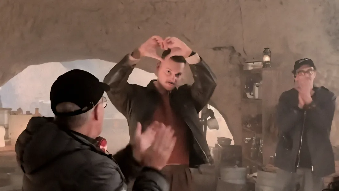 Matt Pokora sur le tournage du téléfilm "Oradour, ne m'oublie pas"