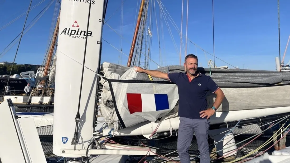 Le skipper Éric Péron a baptisé, fin septembre, son trimaran pour la Route du Rhum 2026.