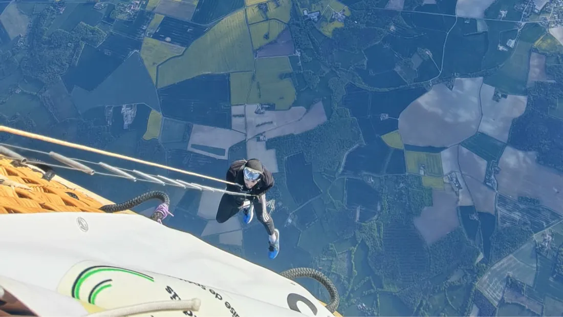 Rémi Ouvrard suspendu dans le vide à 4601 mètres d'altitude