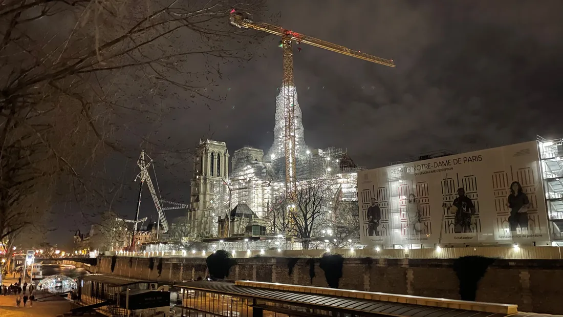 La flèche de Notre Dame en construction