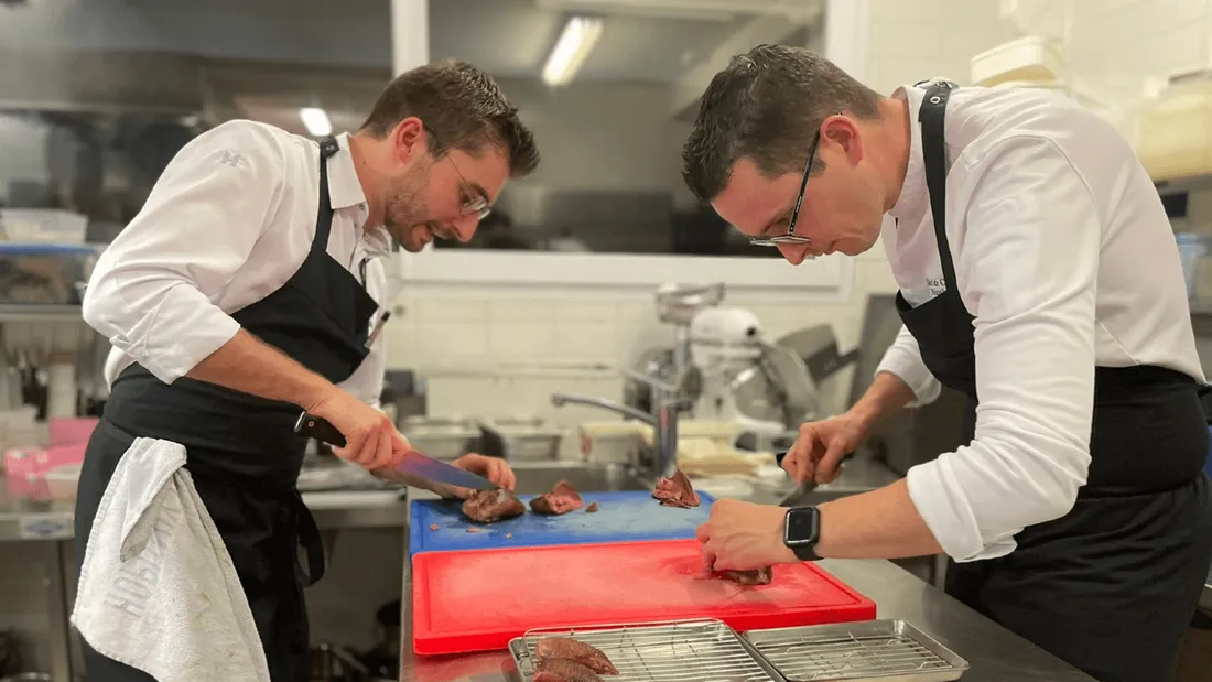 Nicolas Carro (à droite), chef étoilé de l'Hôtel de Carantec.