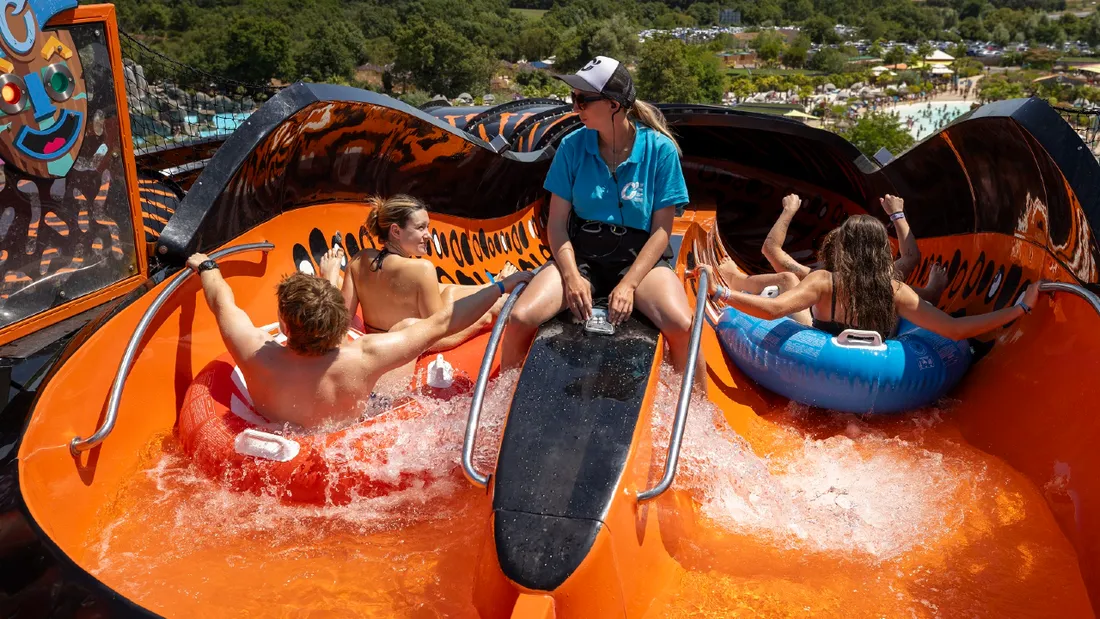 Le départ du toboggan "Stingray"