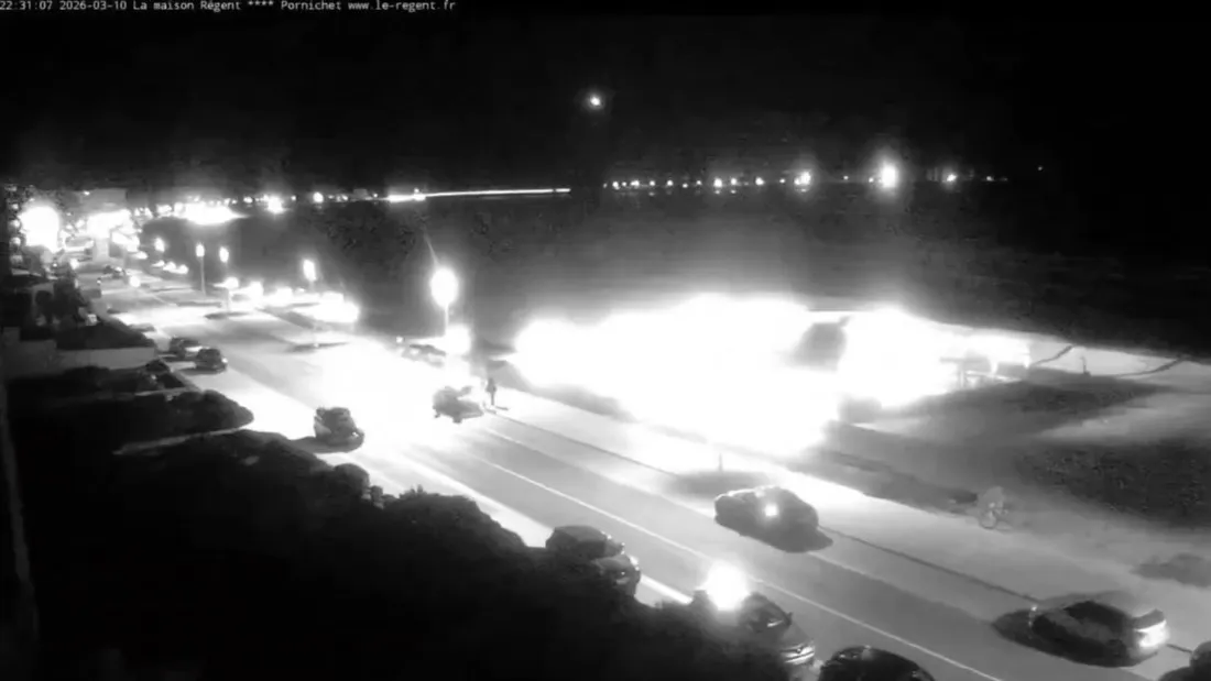 Le météore filmé par une webcam à Pornichet.