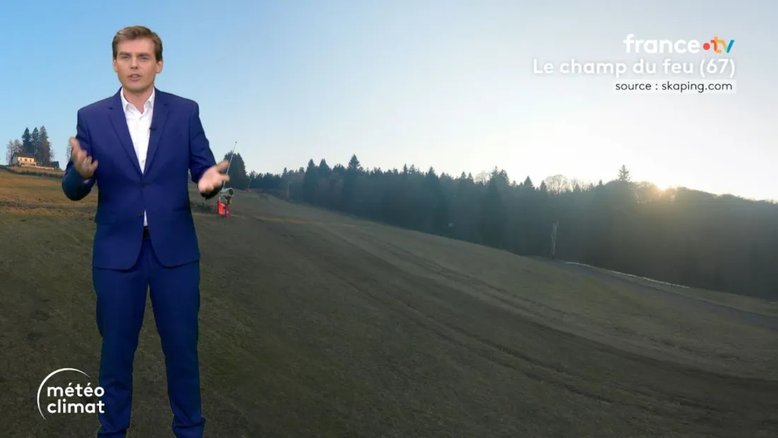 Le présentateur Sébastien Thomas fait un "six seven".