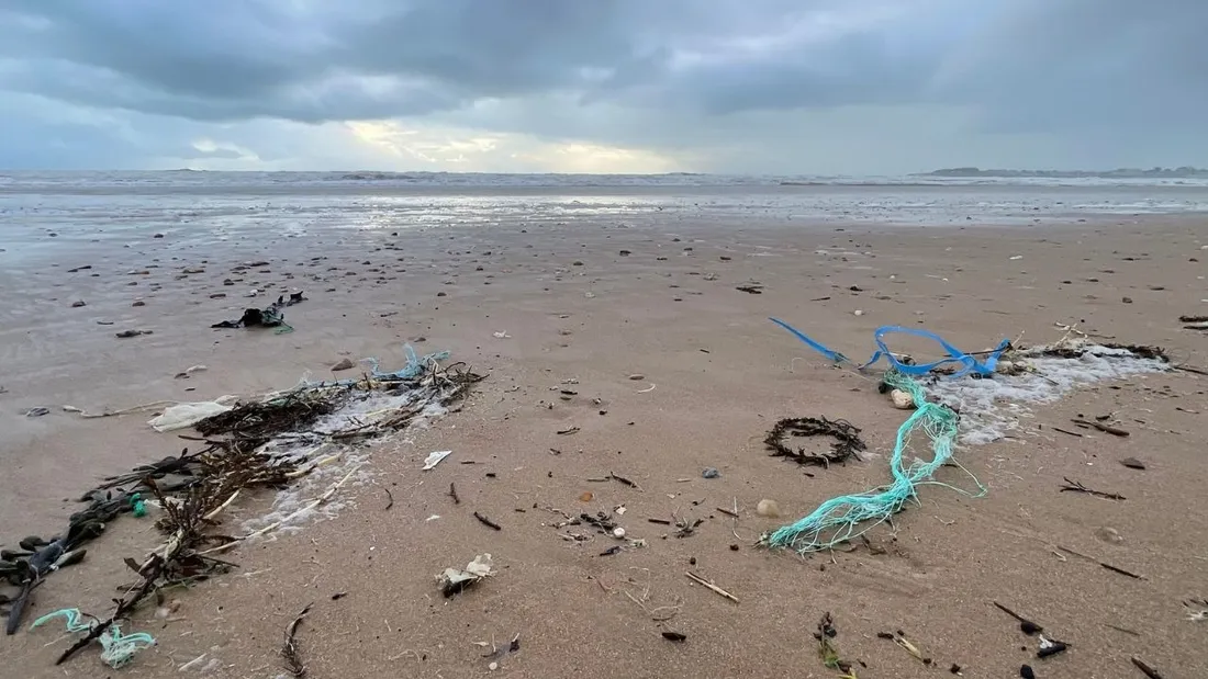 Déchets sur les plages.