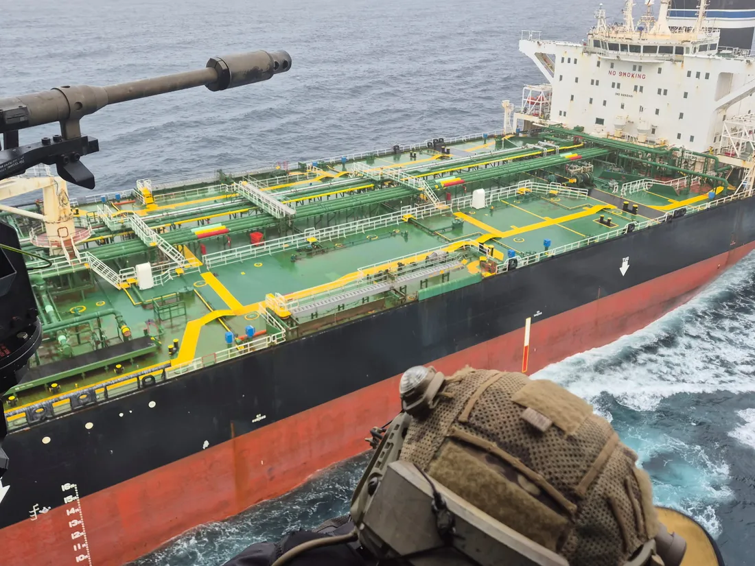 Un pétrolier russe arraisonné près de la pointe bretonne.