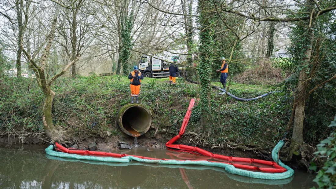 Pollution au fioul dans l’Yon : des opérations de dépollution sont en cours à La Roche-sur-Yon.