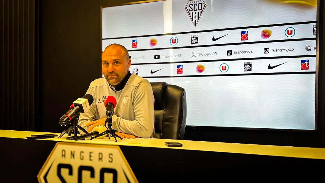 L’entraîneur angevin Alexandre Dujeux lors d'une conférence de presse ce mercredi 5 mars