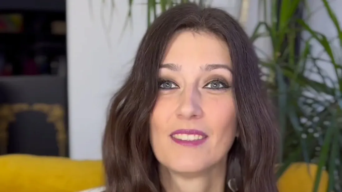 Sophie Vouzelaud s'adresse à ses fans dans une vidéo.