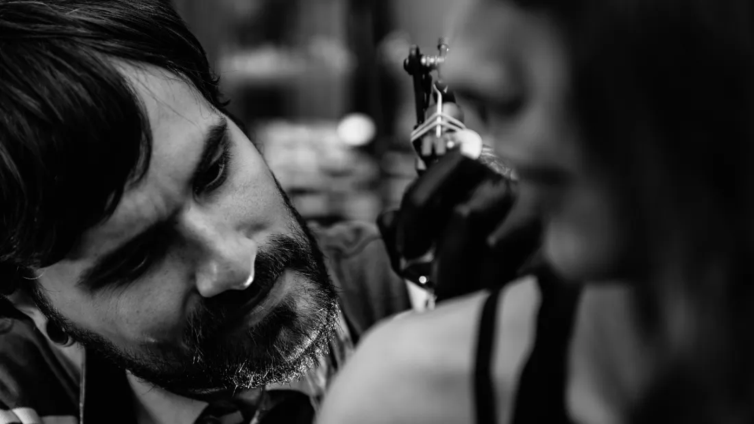 Un an de transport gratuit… en échange d’un tatouage