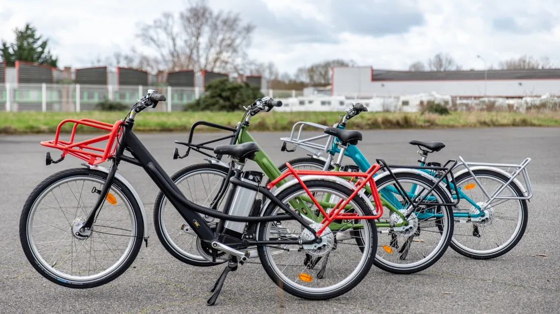 Trois vélos de facteurs reconditionnés