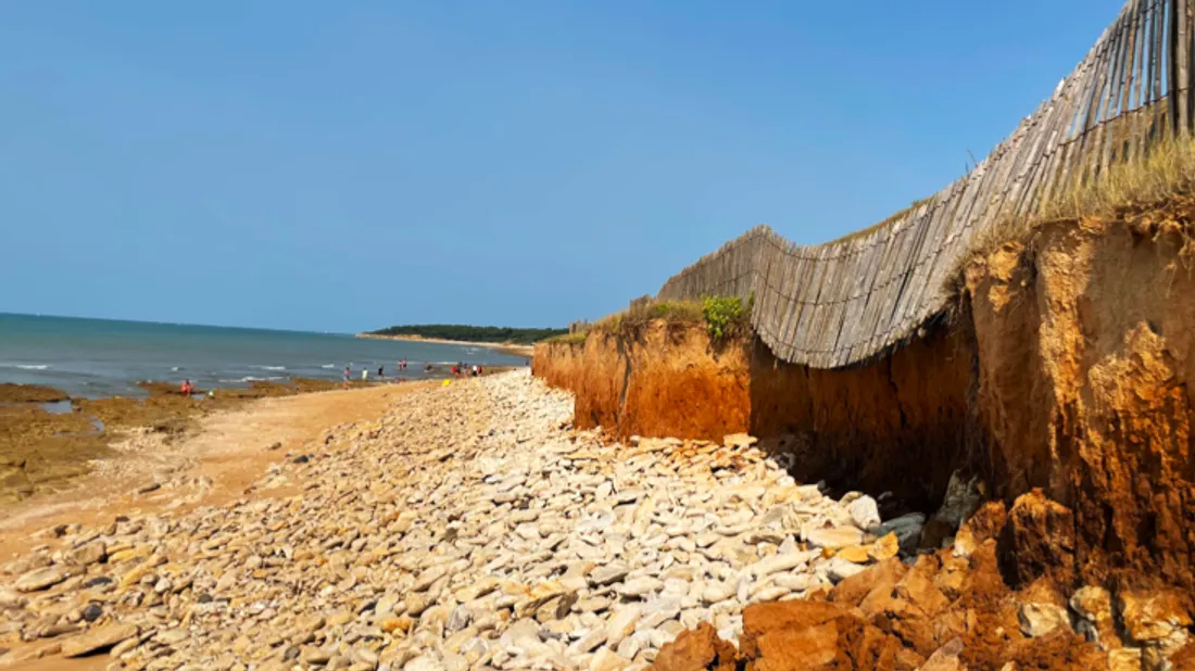 L'océan ronge aussi les falaises du côté de Jard-sur-Mer