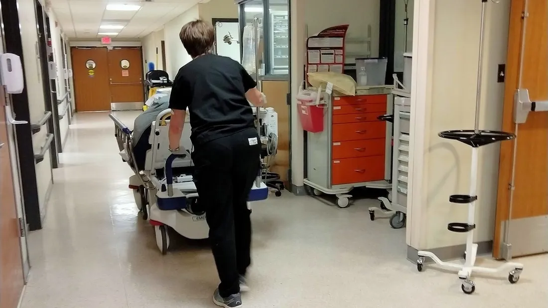 Indre-et-Loire : refusée aux urgences, une femme meurt d’une crise cardiaque