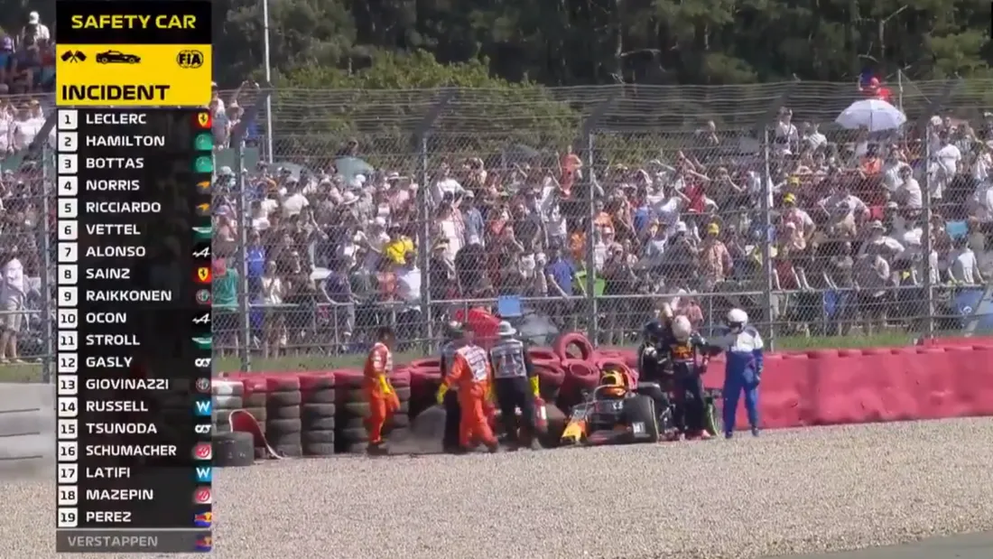 Un crash de Max Verstappen sur le circuit de Silverstone.