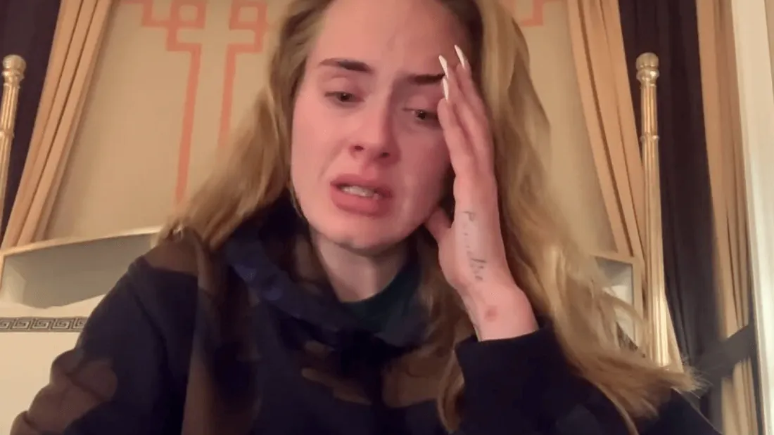 En larmes, la chanteuse Adele reporte ses concerts à Las Vegas