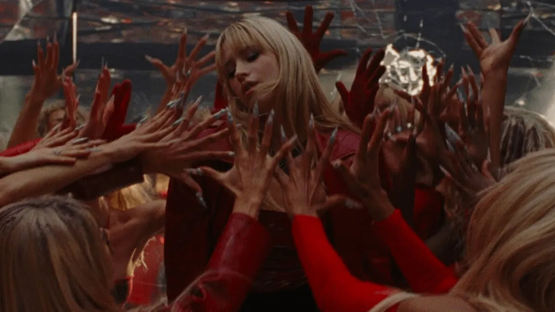 Angèle dévoile le clip de "Démons", son duo avec Damso