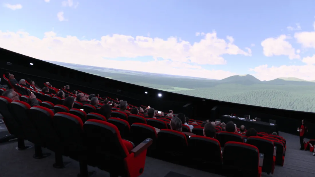 Vulcania rouvre ses portes avec le plus grand planétarium de France