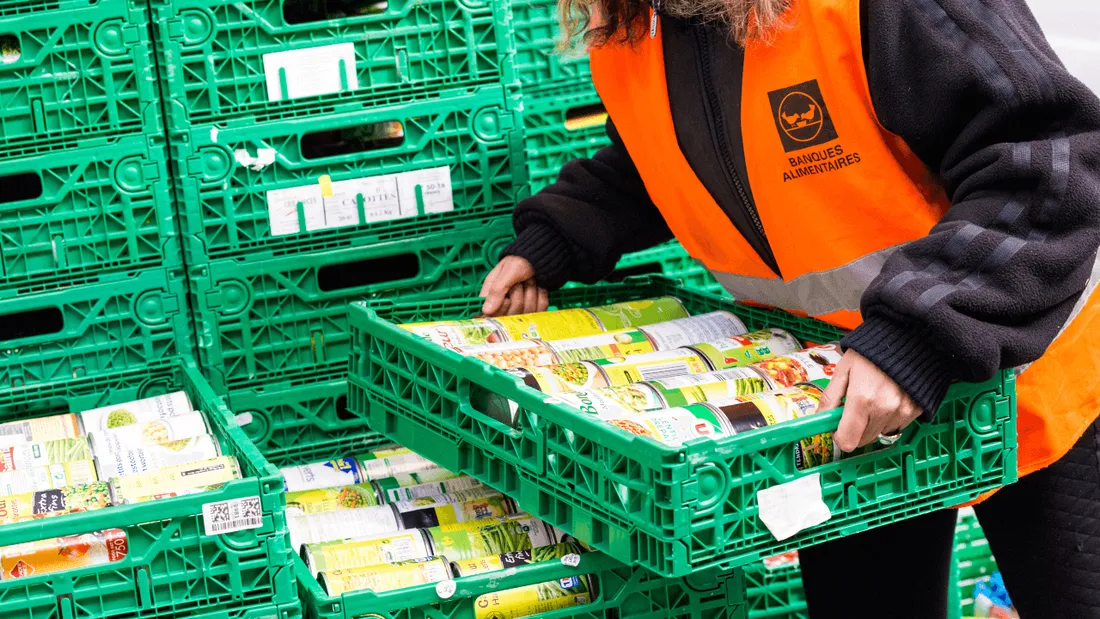 Bénévole des banques alimentaires