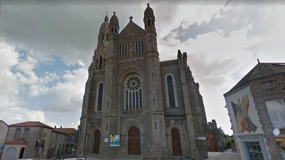 La cérémonie débutera à 14h30