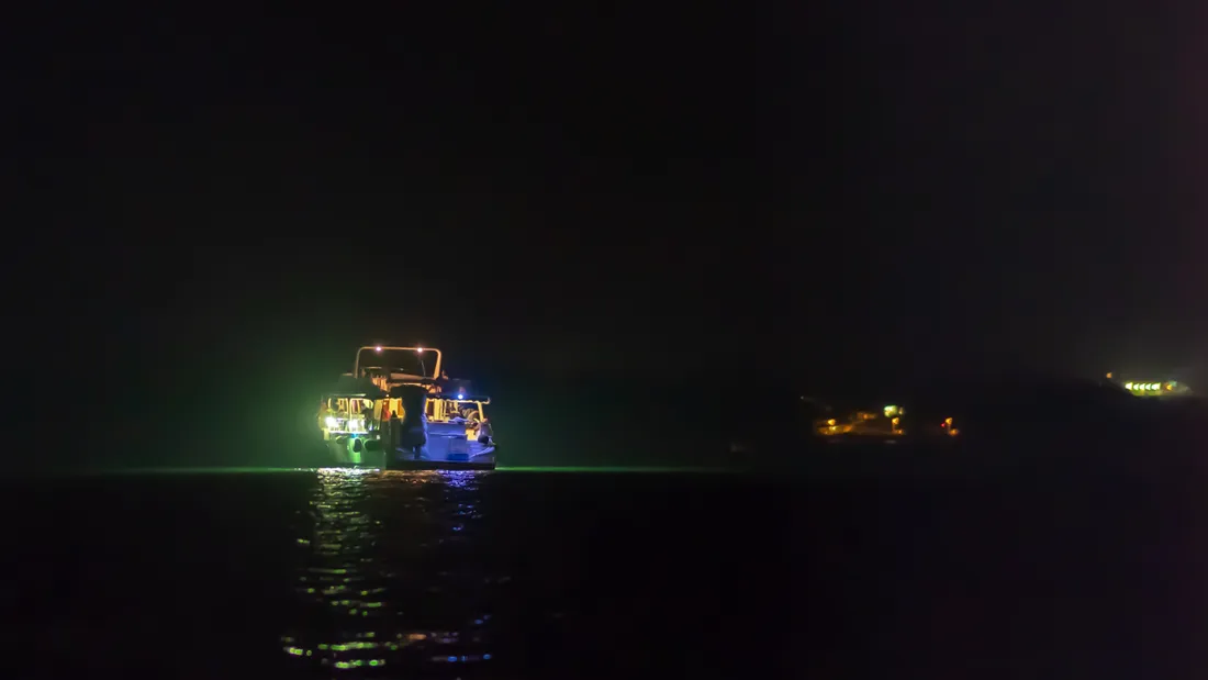 Trois pêcheurs sont tombés de leur embarcation dans la nuit.