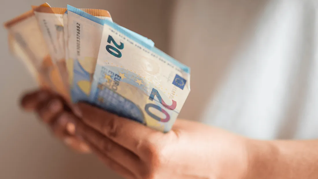 Il trouve une enveloppe remplie de billets et préfère retrouver son propriétaire