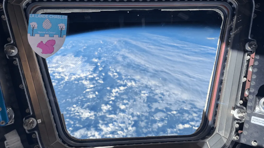 Blason de La Lande-Chasles dans l'ISS