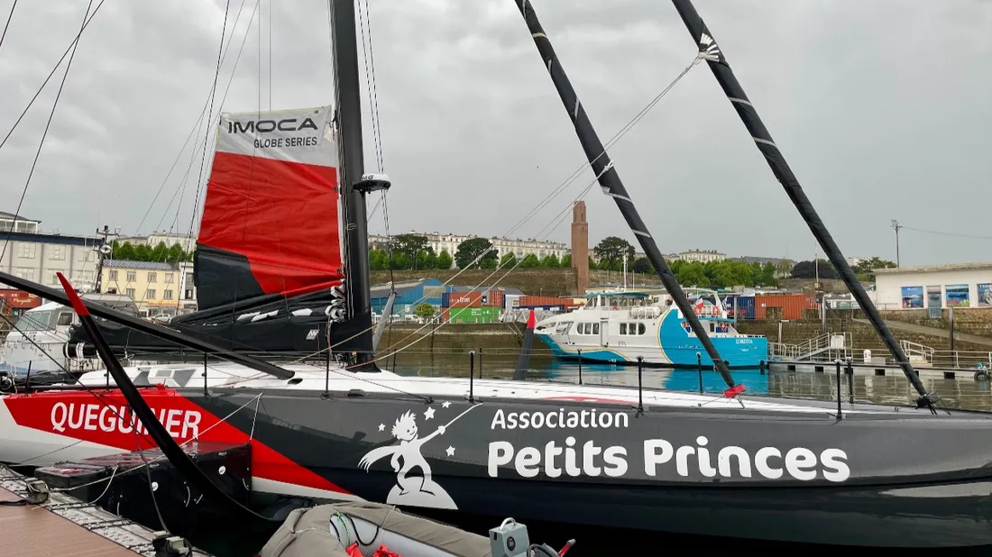 La skippeuse Elodie Bonafous a baptisé son nouveau bateau, l’Imoca Petits Princes – Quéguiner. 