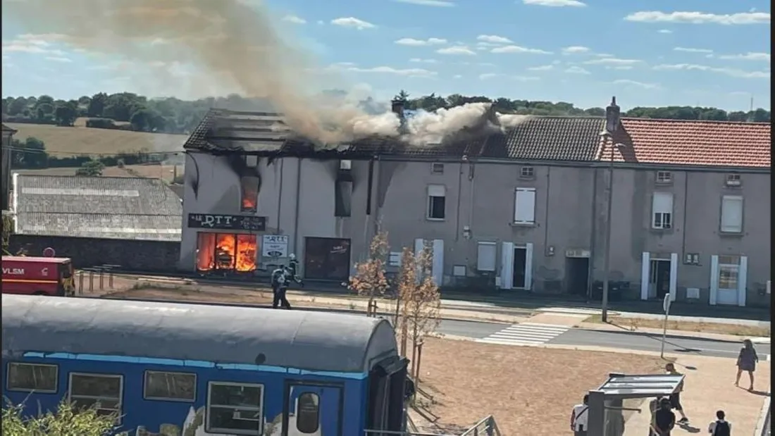 un restaurant en feu à Bressuire