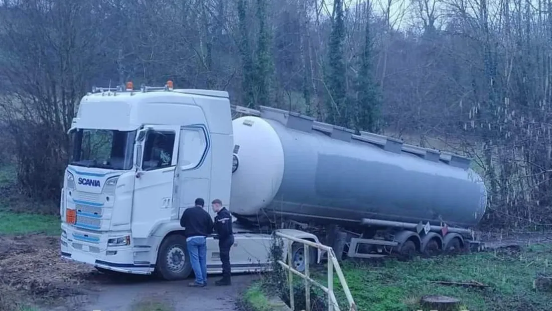 Camion embourbé dans les Deux-Sèvres