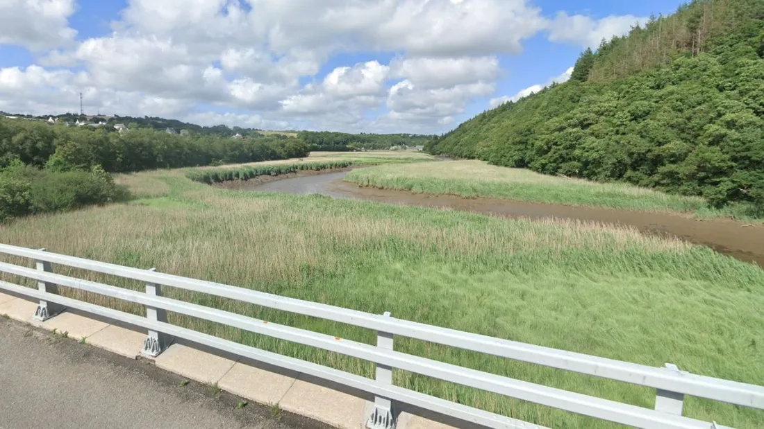 Le secteur où s'effectuent les recherches, à proximité de la nationale 165