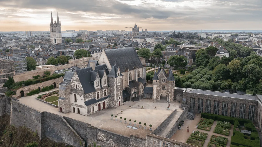 Château d'Angers, vue aérienne partielle depuis l'ouest